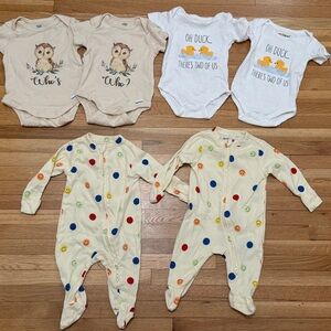 3 Adorable twin unisex outfits size 0-3 months